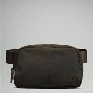 BRAND NEW Lululemon Everywhere Belt Bag | Heritage Camo